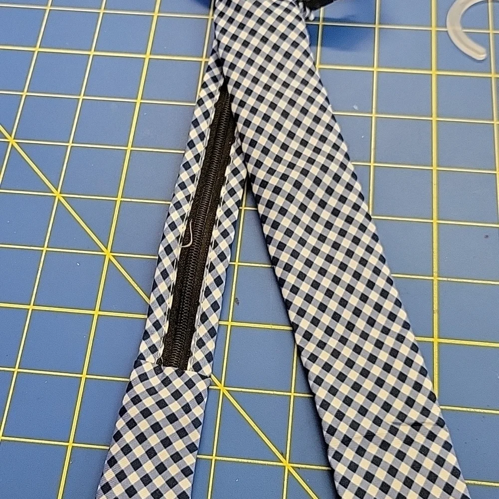 One Size Blue & White Print Zipper Tie